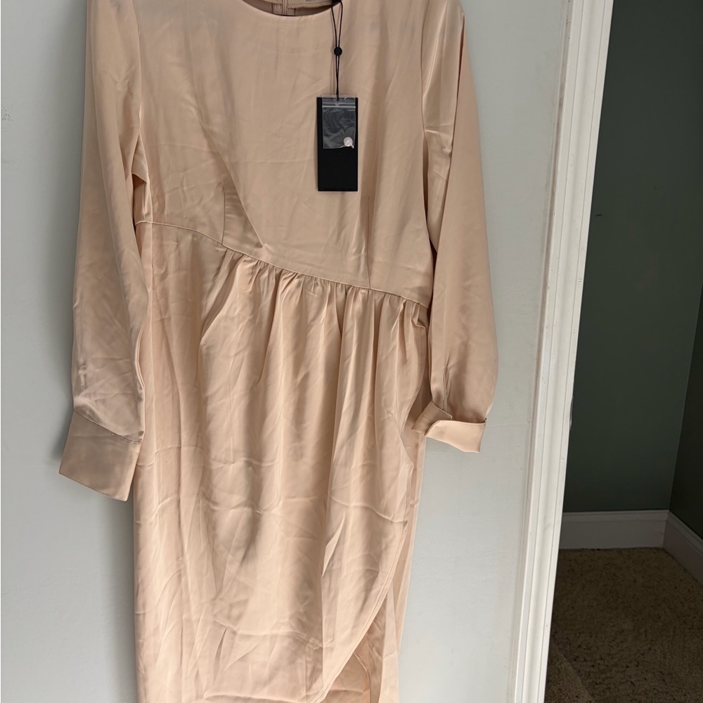 Quiet Luxury Elegant Cream Asymmetrical Hem long Sleeve Women's Dress-NWT